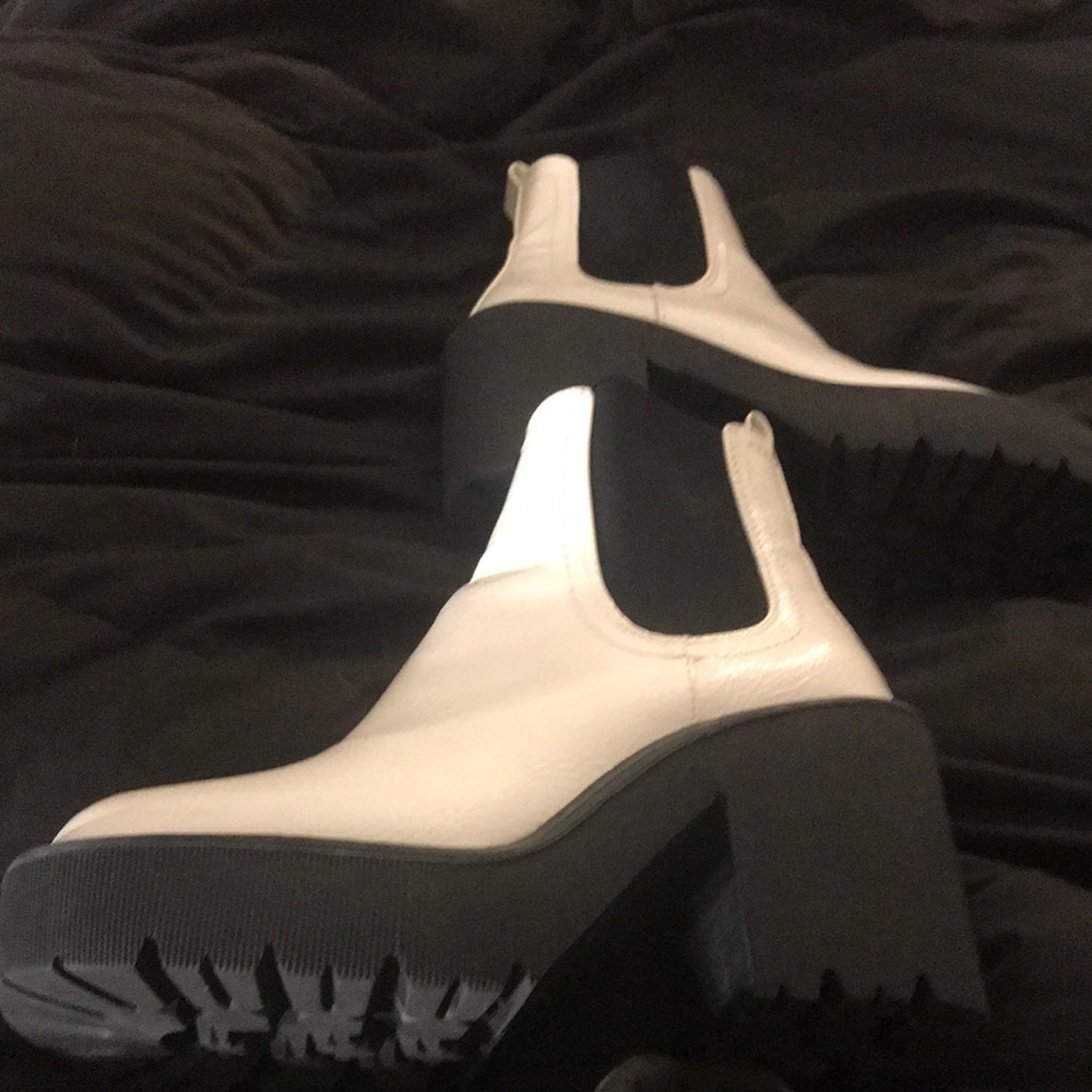 White heel boots